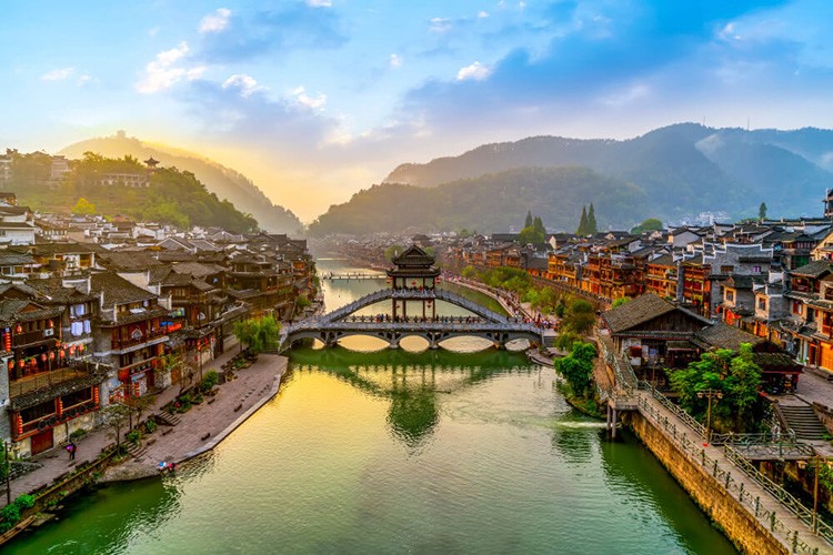 Tour Trung Quốc 5 ngày: Phượng Hoàng Cổ Trấn - Trương Gia Giới